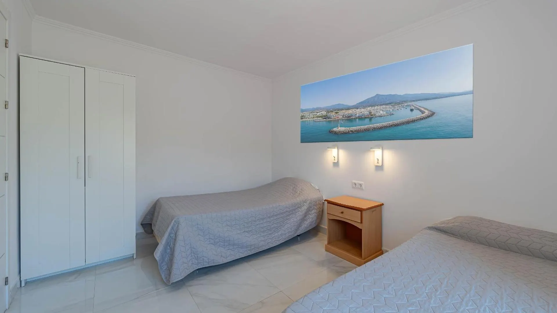 Marbella Villa Oasis: Beachside Retreat with Heated Pool & Games Spain