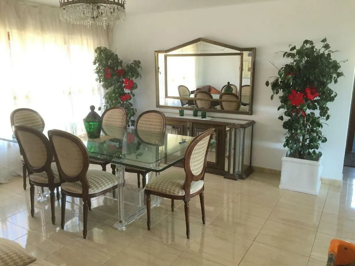 Marbella Villa Oasis: Beachside Retreat with Heated Pool & Games
