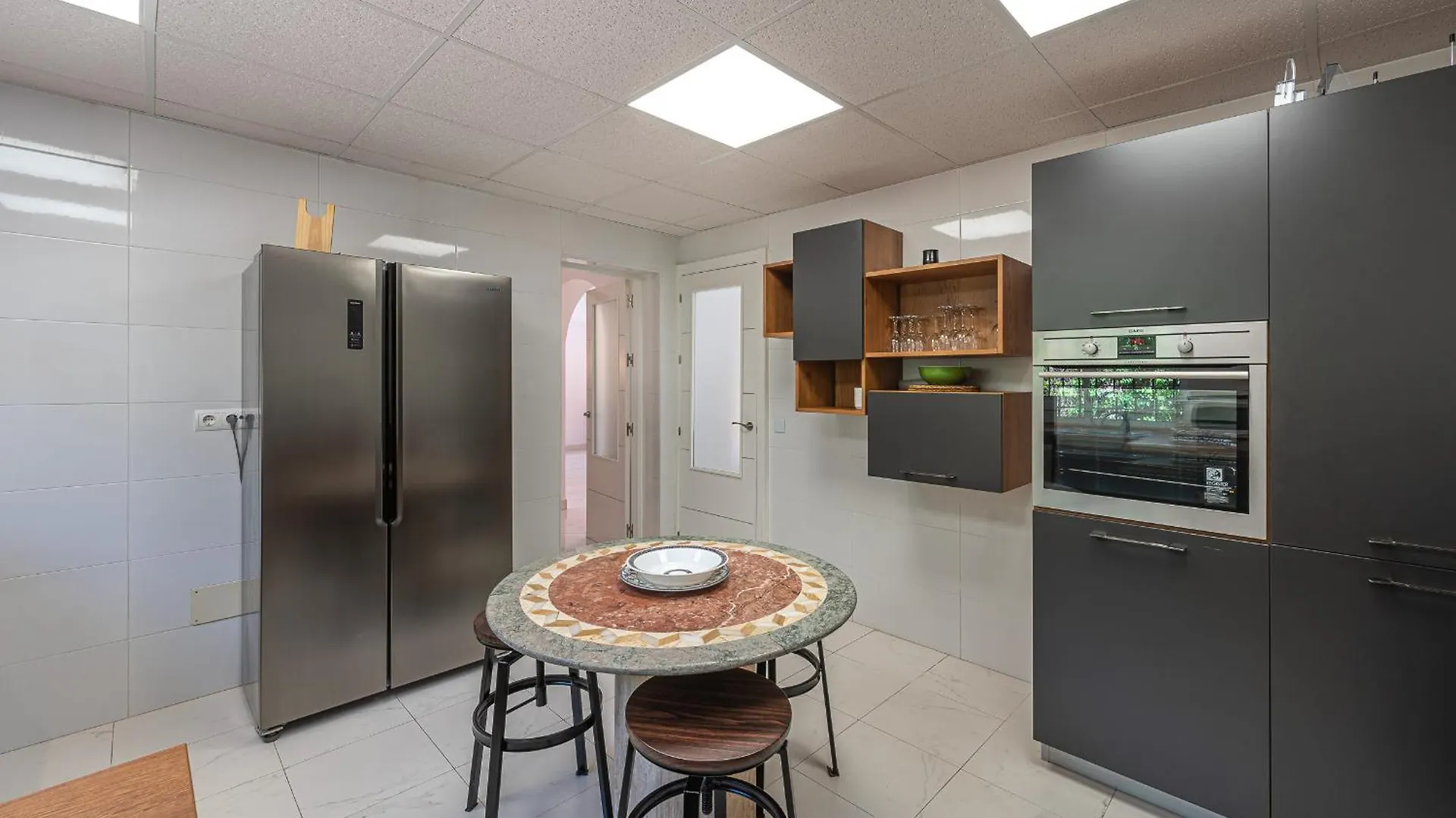 Marbella Villa Oasis: Beachside Retreat with Heated Pool & Games 0*,