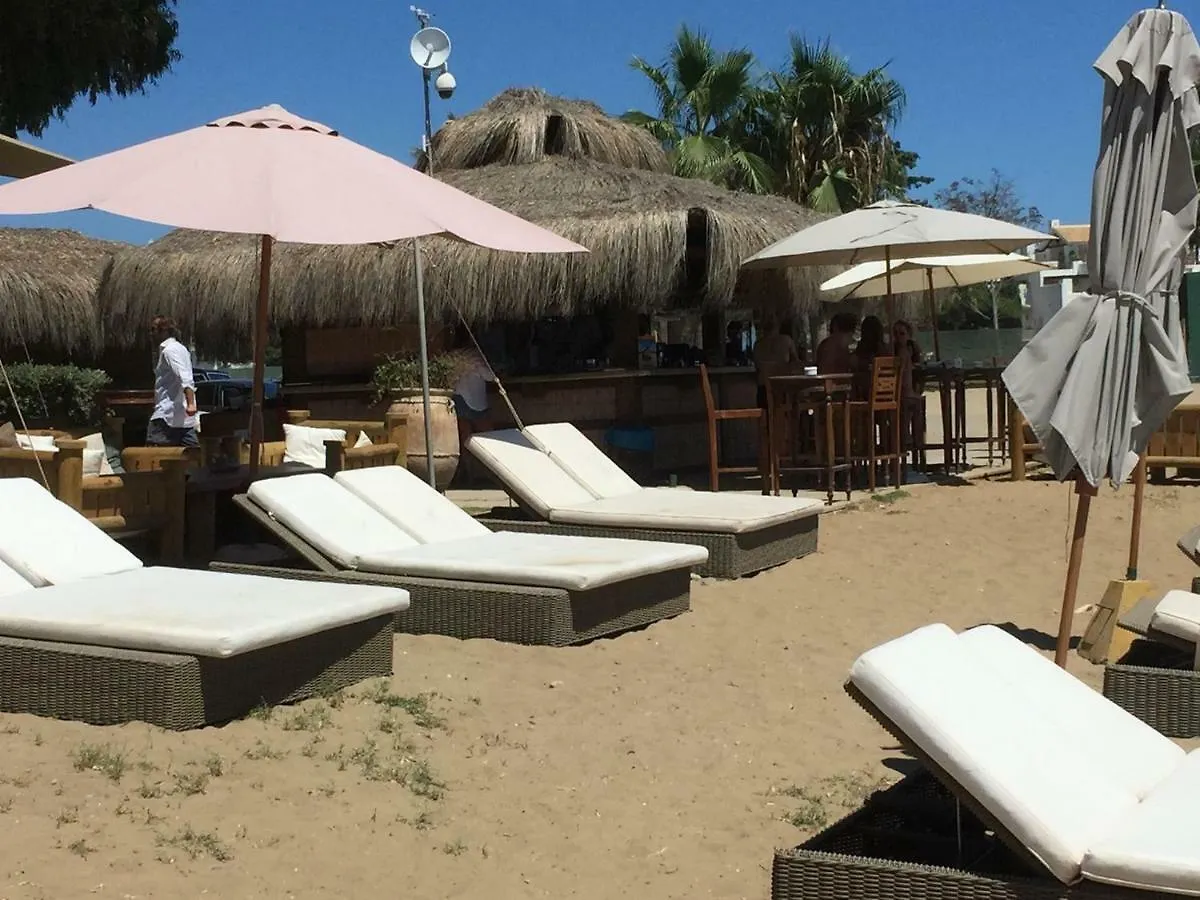 Marbella Villa Oasis: Beachside Retreat with Heated Pool & Games
