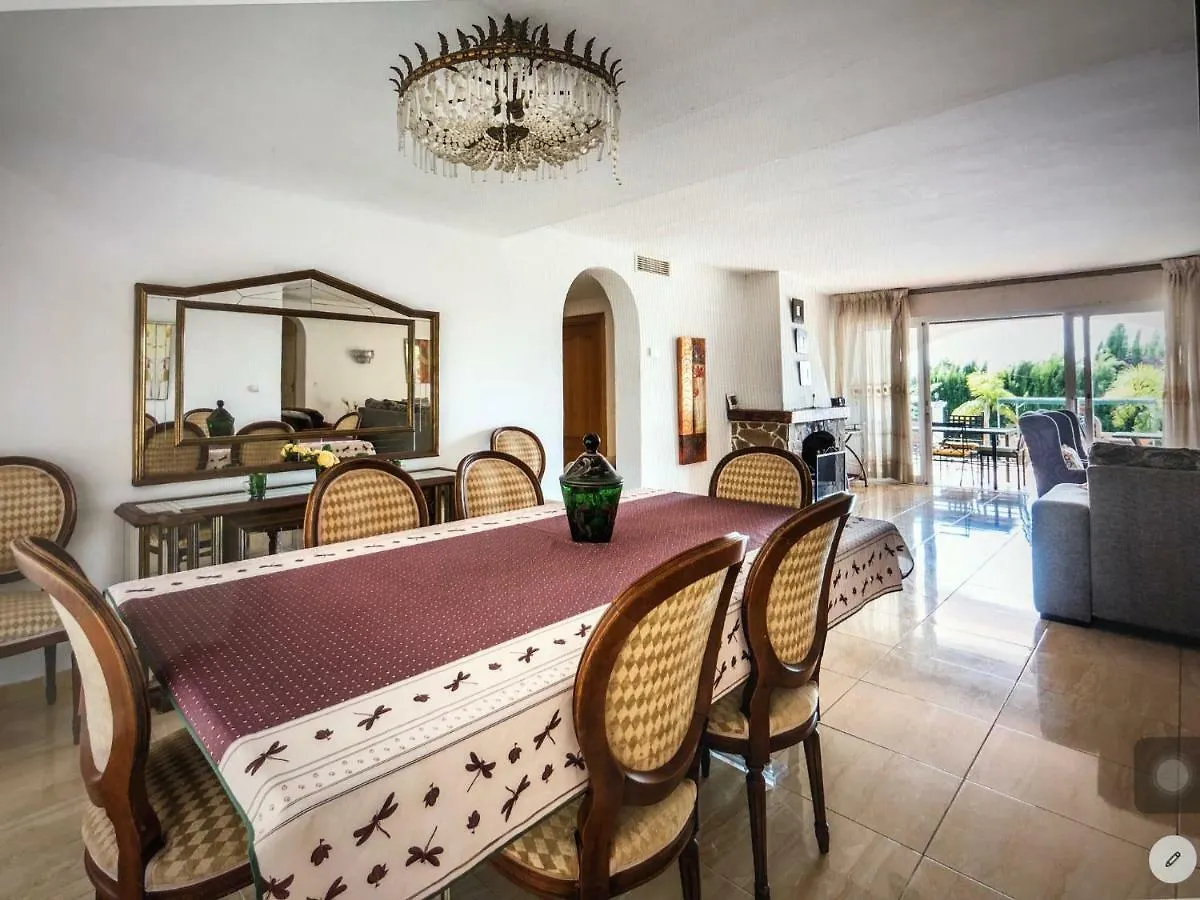 Marbella Villa Oasis: Beachside Retreat with Heated Pool & Games Spain