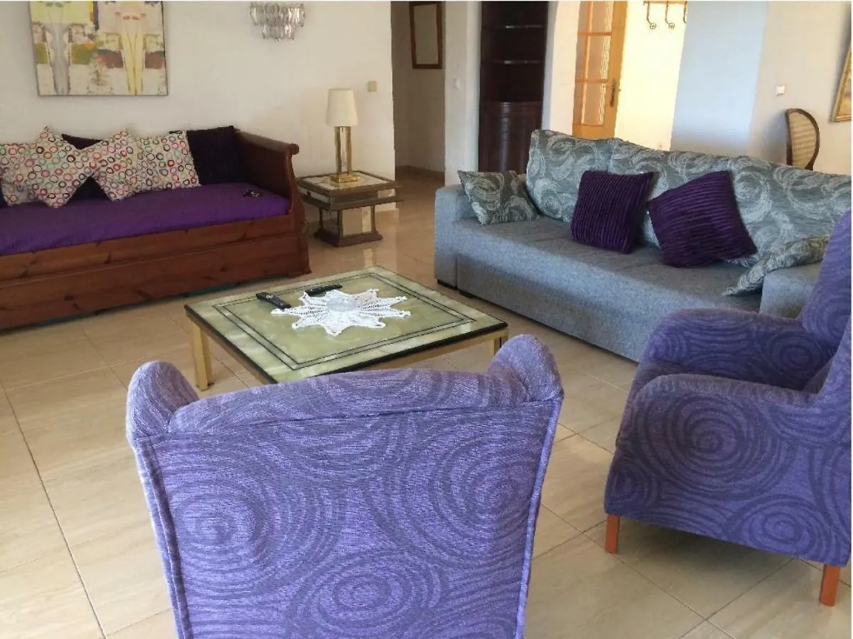 Marbella Villa Oasis: Beachside Retreat with Heated Pool & Games