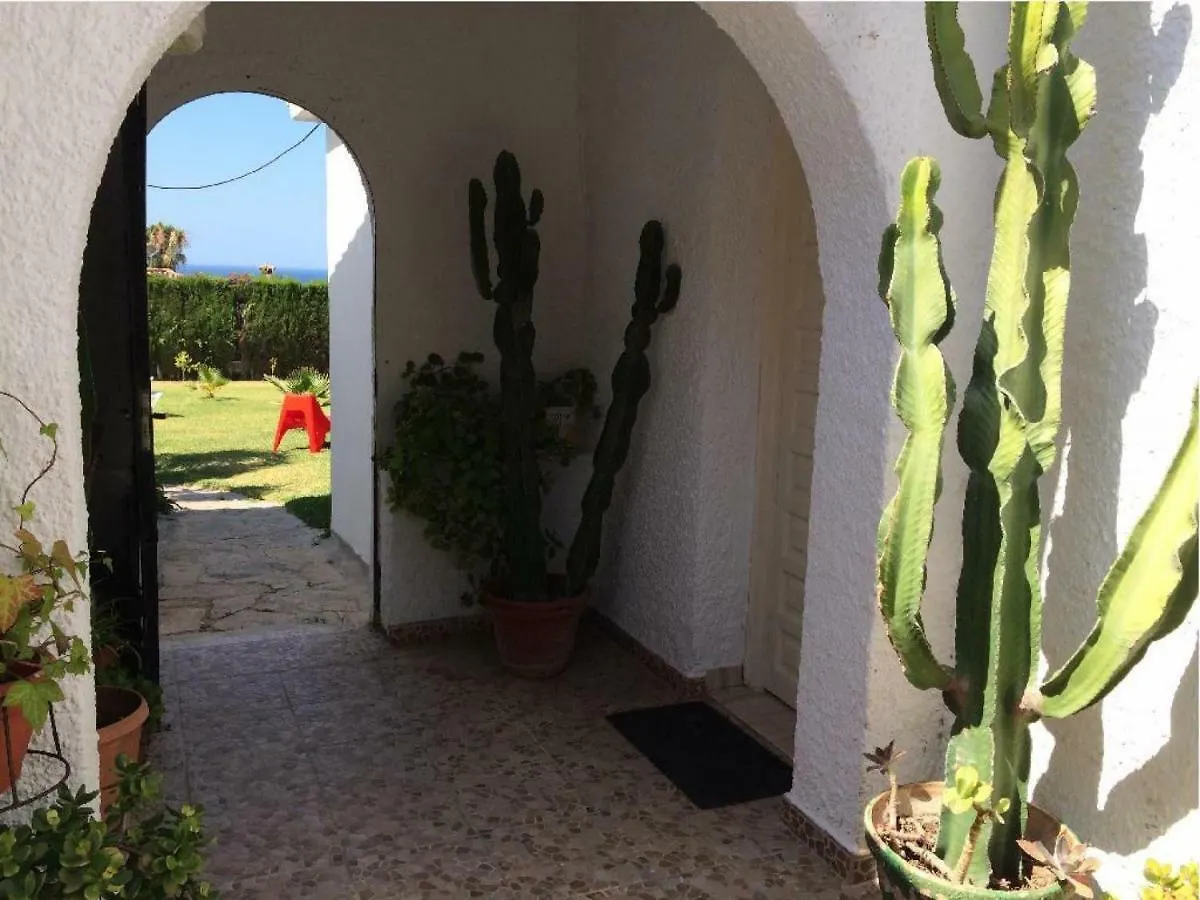 Marbella Villa Oasis: Beachside Retreat with Heated Pool & Games